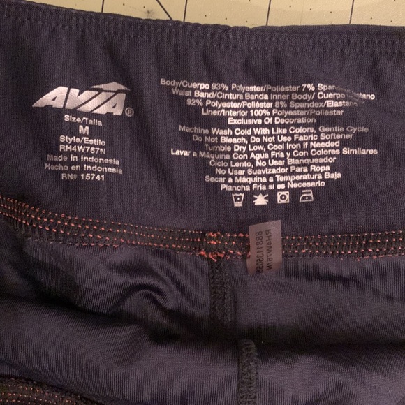 Avia Shorts with liner - Picture 2 of 2
